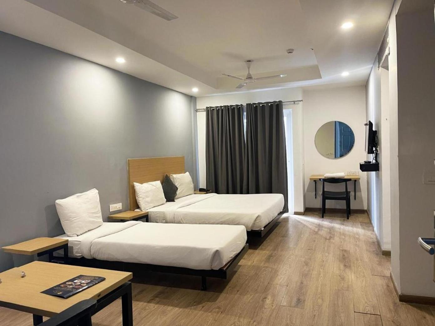 The Roseman Hotel & Suites Ghaziabad Eksteriør bilde