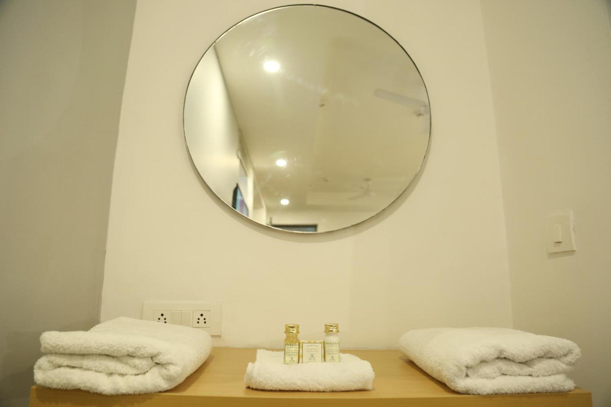 The Roseman Hotel & Suites Ghaziabad Eksteriør bilde